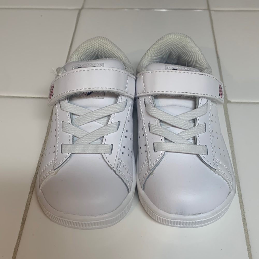 4.5 unisex KSwiss velcro slip on sneakers NWOT. Pristine condition - Picture 2 of 5